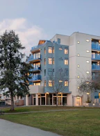 303 33160 Plaxton Crescent