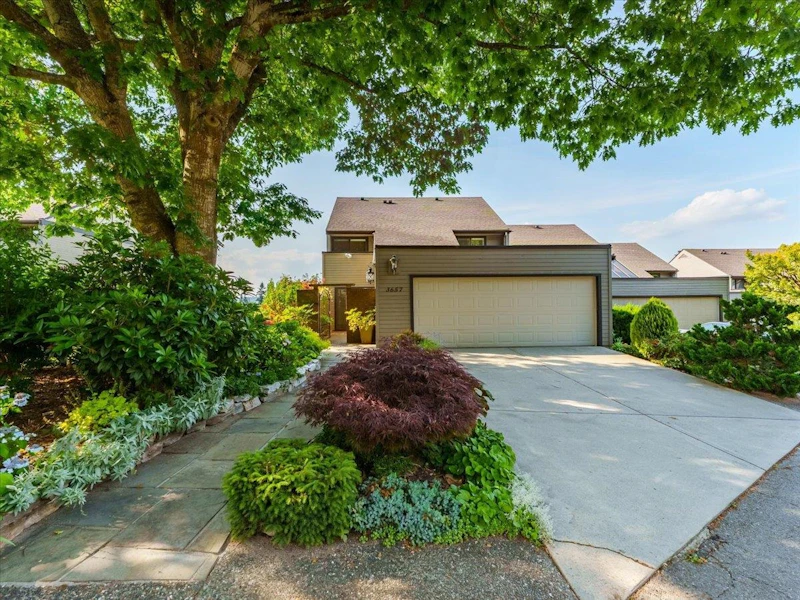 3657 Nico Wynd Drive, Surrey BC V4P 1J1