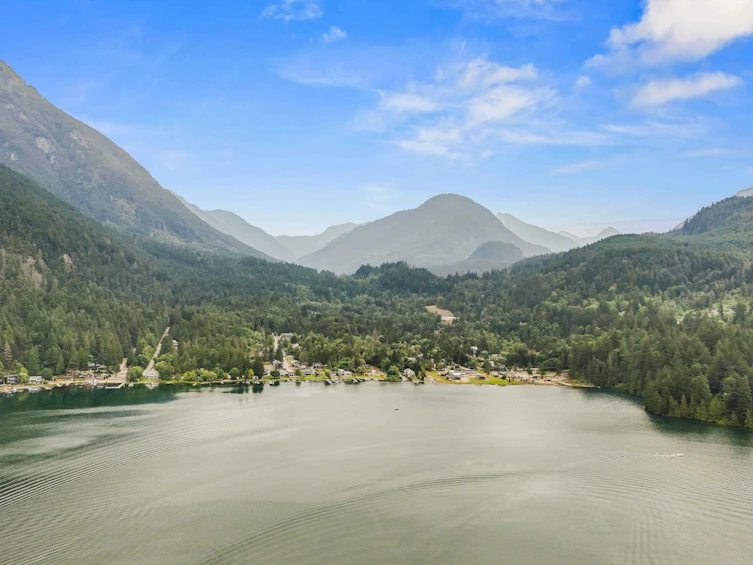 21313 Lakeview Crescent, Hope, BC, V0X 1L1 - 2