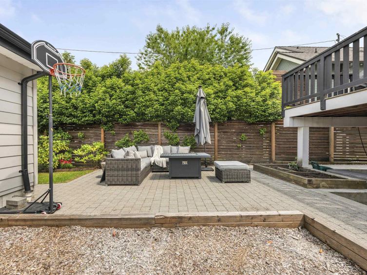 2575 Napier Street, Vancouver, BC, V5K 2W4 - 13