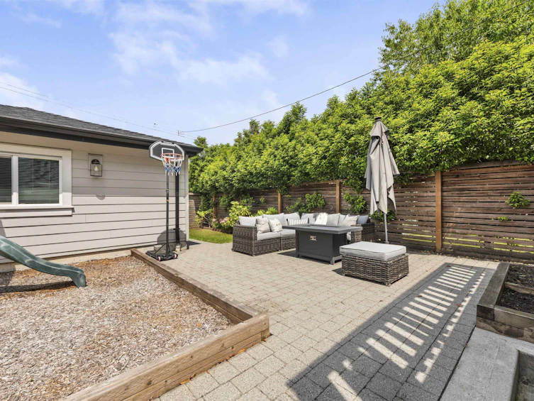 2575 Napier Street, Vancouver, BC, V5K 2W4 - 31