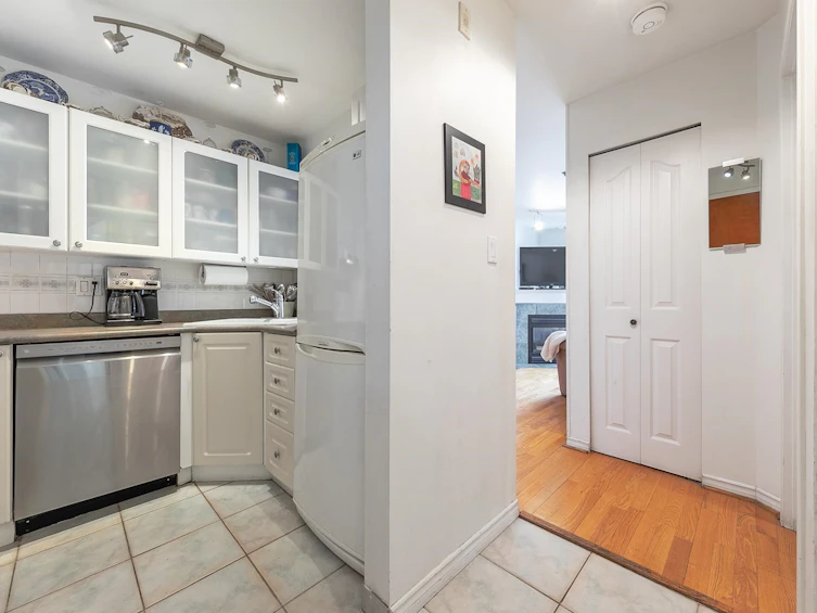 203-2025 Stephens Street, Vancouver, BC, V6K 3W2 - 3