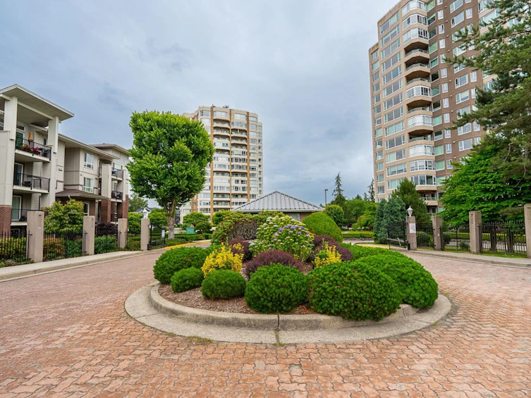401-3190 Gladwin Road, Abbotsford, BC, V2T 5T2 - 2