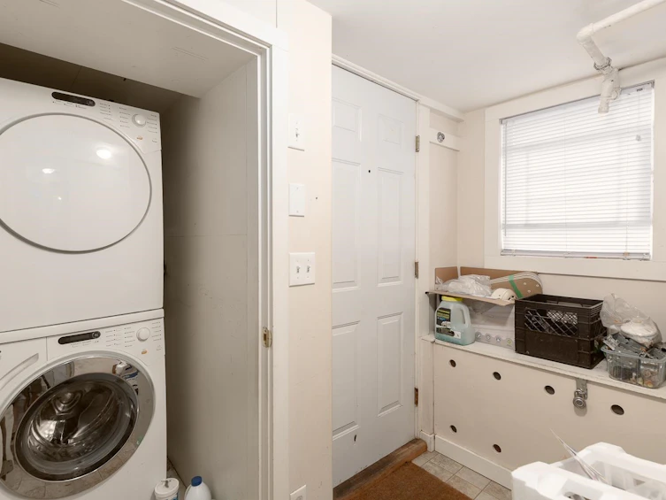 832 Salsbury Drive, Vancouver, BC, V5L 4A2 - 13