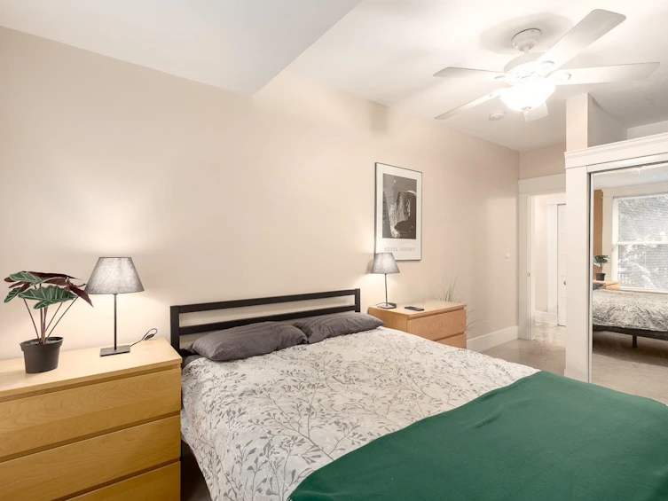 832 Salsbury Drive, Vancouver, BC, V5L 4A2 - 10