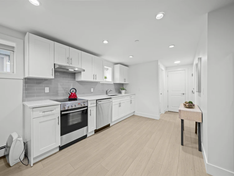 870 W 59th Avenue, Vancouver, BC, V6P 1X7 - 17