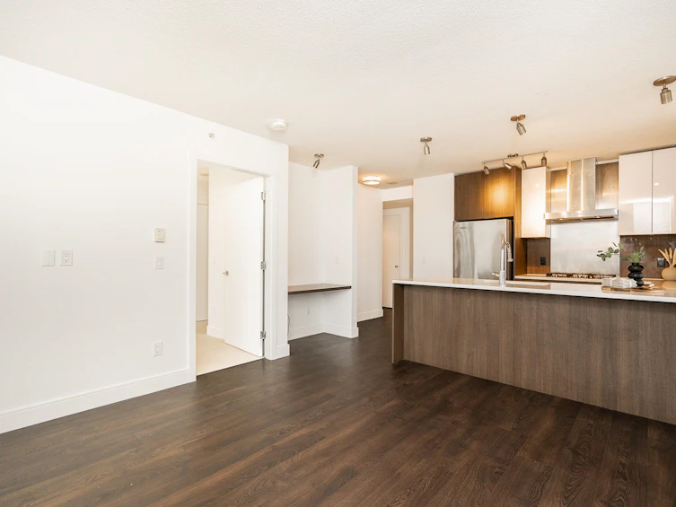 1105-3007 Glen Drive, Coquitlam, BC, V3B 0L8 - 13