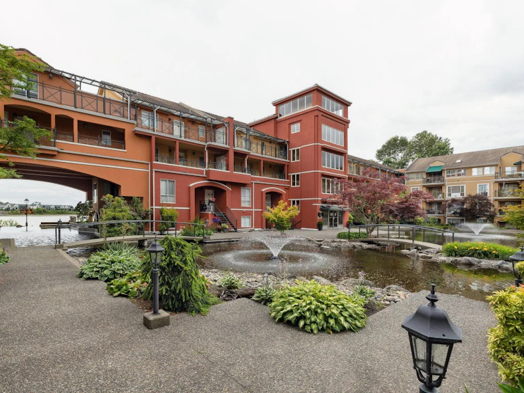 104-6 Renaissance Square, New Westminster, BC, V3M 6N8 - 37