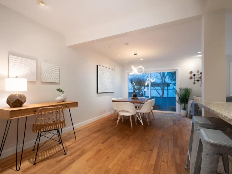 2034 Deep Cove Crescent, North Vancouver, BC, V7G 1T2 - 4