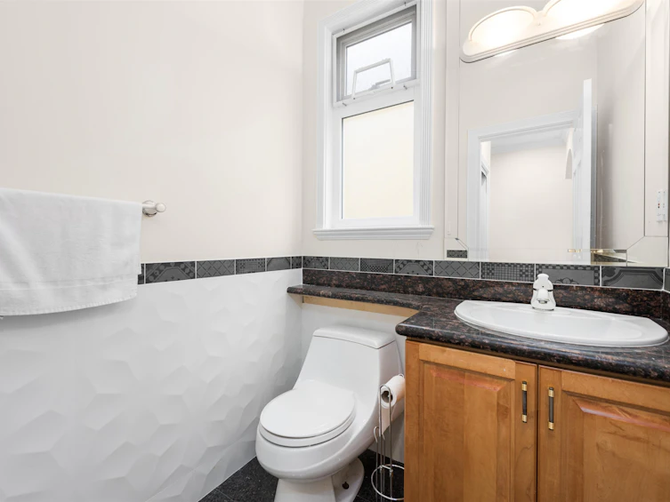 75 E 50th Avenue, Vancouver, BC, V5X 1A1 - 7