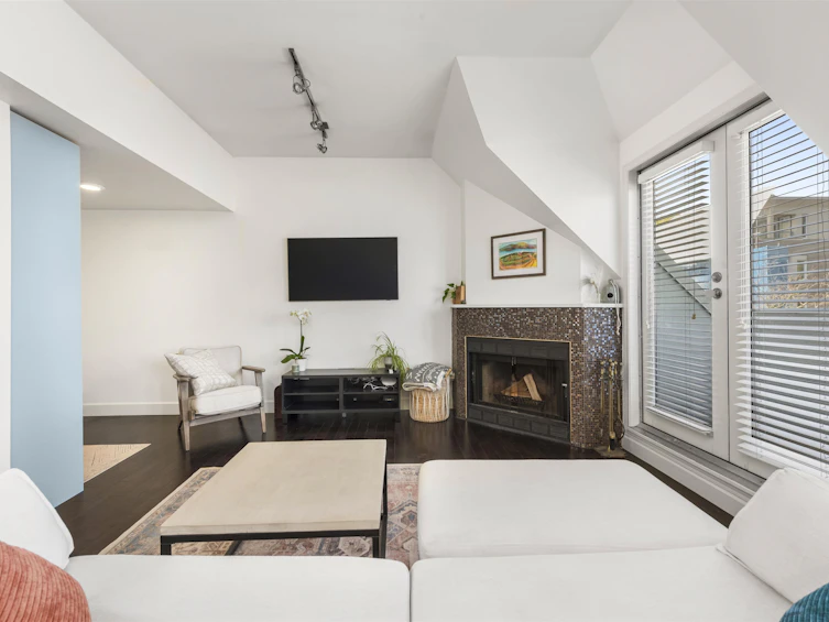 1858 W 1st Avenue, Vancouver, BC, V6J 1G5 - 2