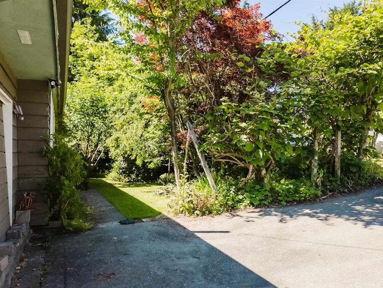 2302 Viewlynn Drive, North Vancouver, BC, V7J 2X1 - 11