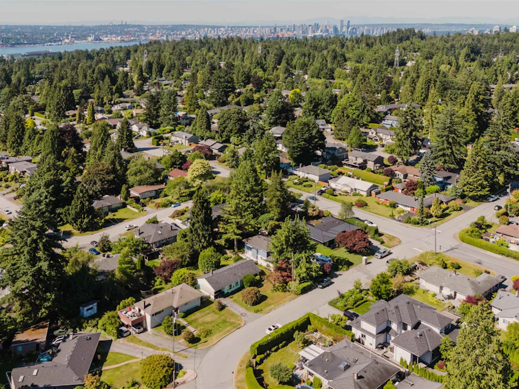 2302 Viewlynn Drive, North Vancouver, BC, V7J 2X1 - 6
