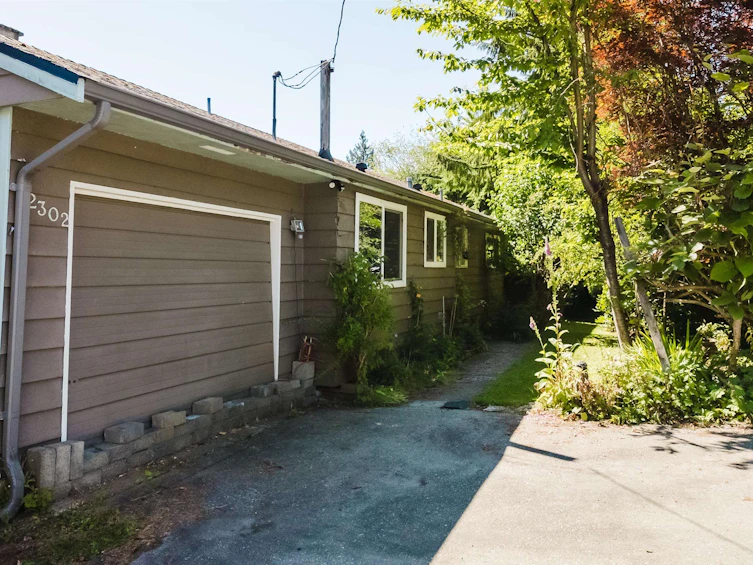 2302 Viewlynn Drive, North Vancouver, BC, V7J 2X1 - 10