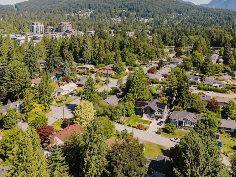 2302 Viewlynn Drive, North Vancouver, BC, V7J 2X1 - 4