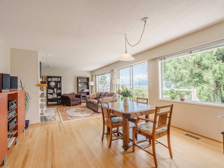 4789 Whitaker Road, Sechelt, BC, V7Z 0G3 - 4