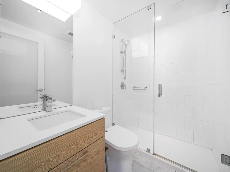 1913-13438 Central Avenue, Surrey, BC, V3T 0N2 - 11