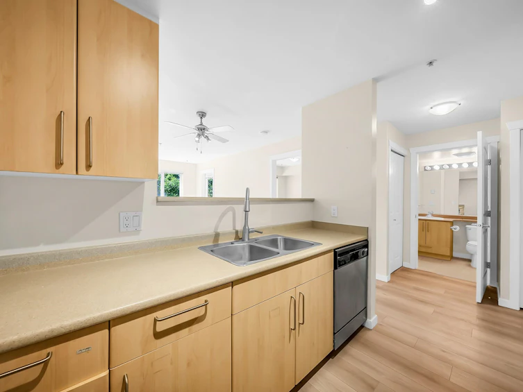 203-3575 Euclid Avenue, Vancouver, BC, V5R 6H5 - 6