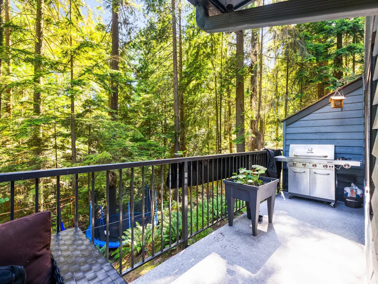 863 Hendecourt Road, North Vancouver, BC, V7K 2X5 - 2