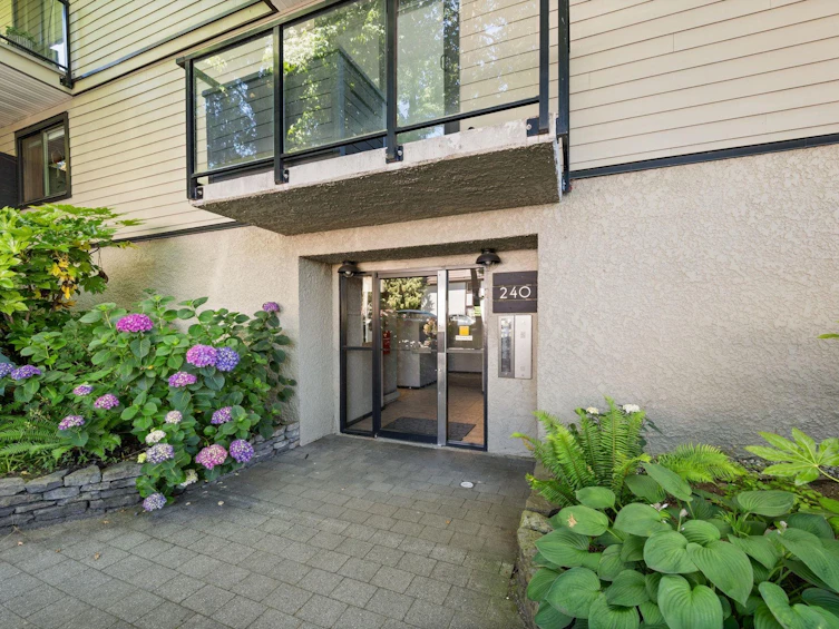 102-240 Mahon Avenue, North Vancouver, BC, V7M 3H4 - 3