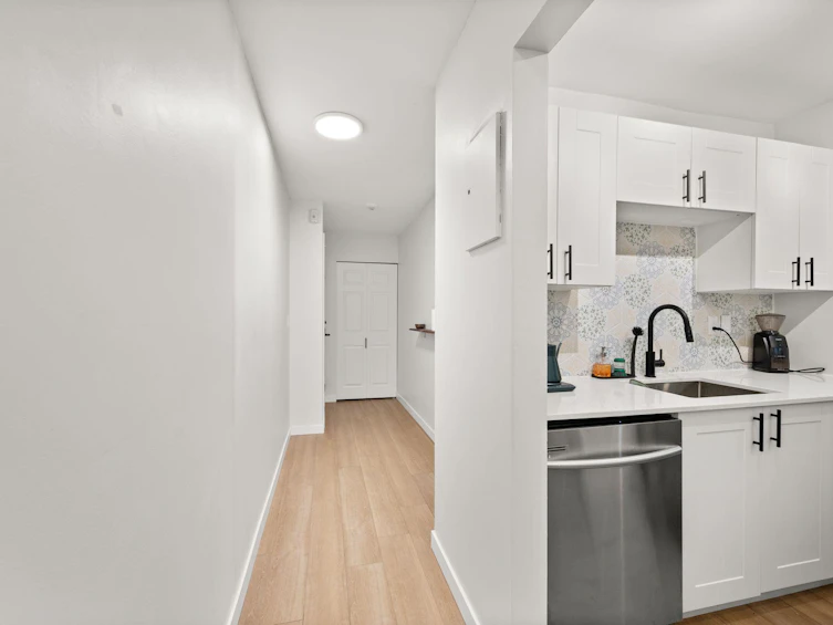 102-240 Mahon Avenue, North Vancouver, BC, V7M 3H4 - 15