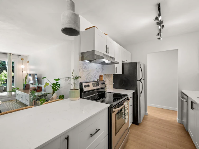 102-240 Mahon Avenue, North Vancouver, BC, V7M 3H4 - 11