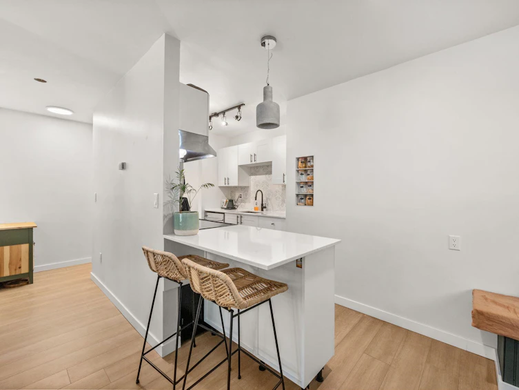 102-240 Mahon Avenue, North Vancouver, BC, V7M 3H4 - 13