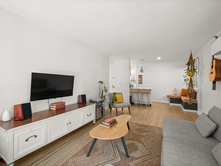 102-240 Mahon Avenue, North Vancouver, BC, V7M 3H4 - 8