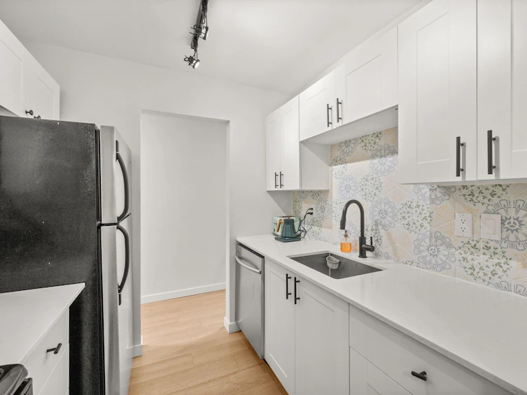 102-240 Mahon Avenue, North Vancouver, BC, V7M 3H4 - 12