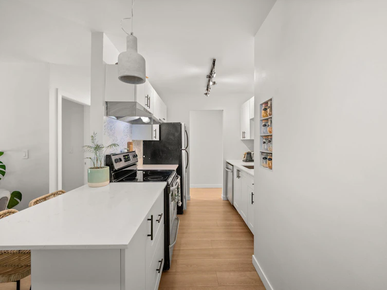 102-240 Mahon Avenue, North Vancouver, BC, V7M 3H4 - 10