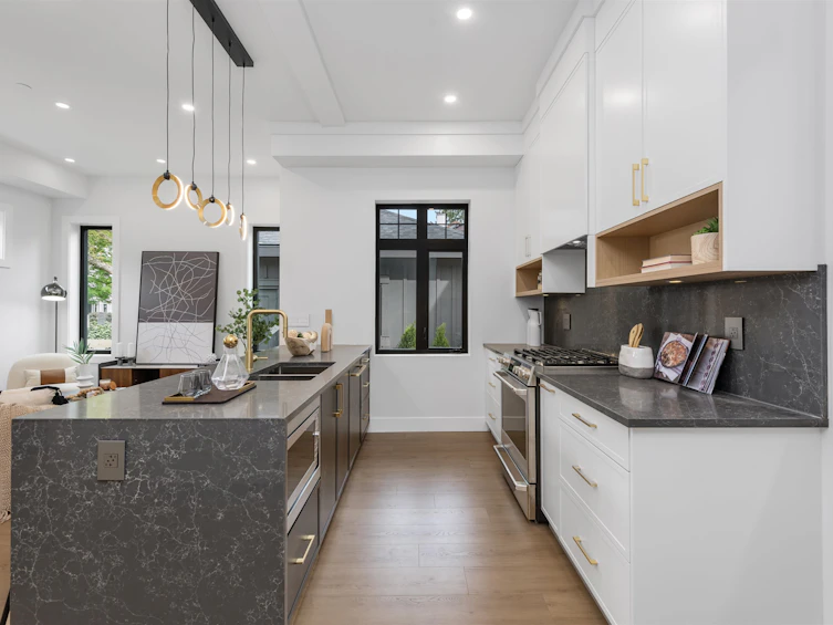 1006 E 15th Avenue, Vancouver, BC, V5T 4B1 - 2