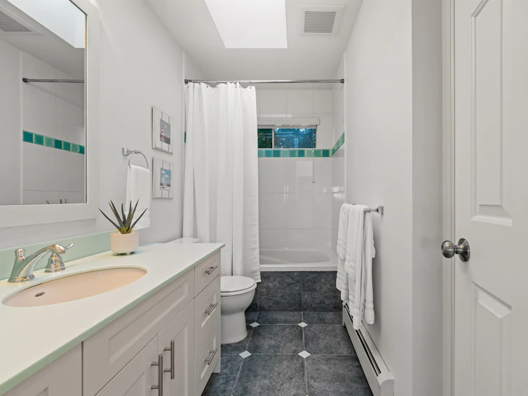 460 E 21st Street, North Vancouver, BC, V7L 3C2 - 21