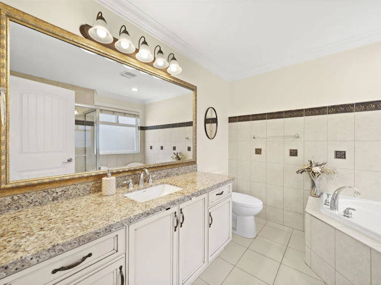 19749 68b Avenue, Langley, BC, V2Y 3H4 - 19