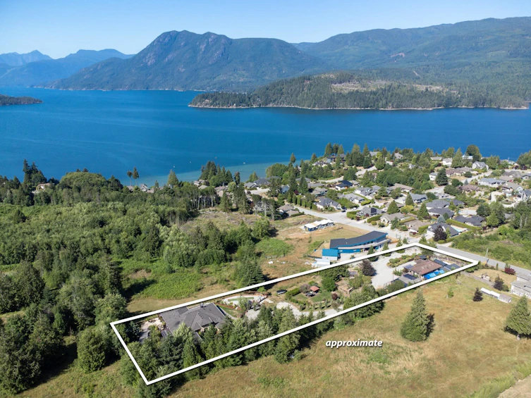 6391&93 Sandpiper Road, Sechelt, BC, V7Z 0L1