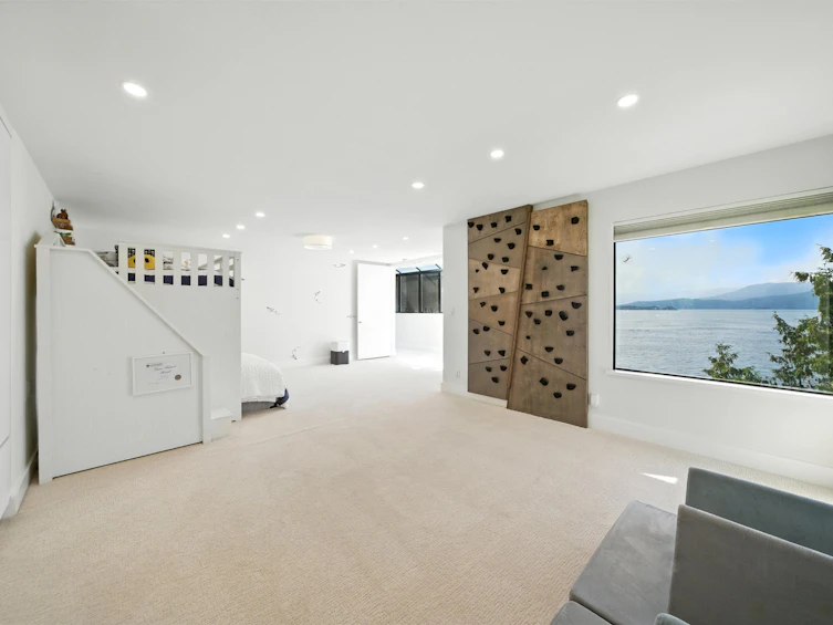 8275 Pasco Road, West Vancouver, BC, V7W 2T5 - 27