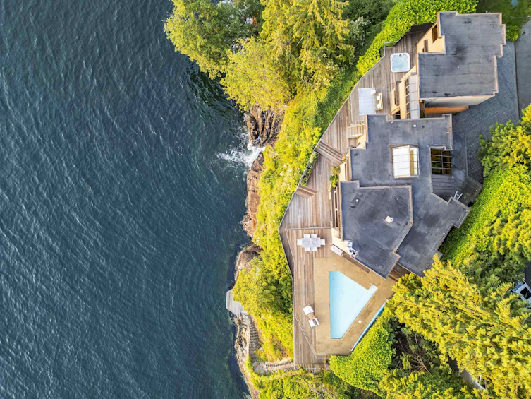 8275 Pasco Road, West Vancouver, BC, V7W 2T5 - 2