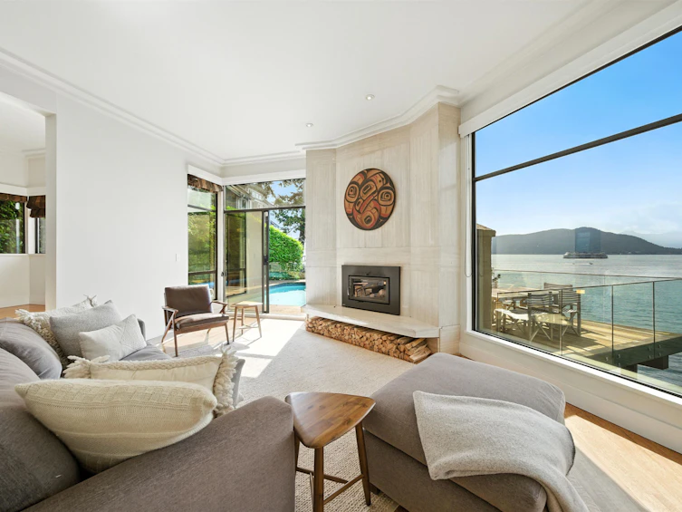 8275 Pasco Road, West Vancouver, BC, V7W 2T5 - 10