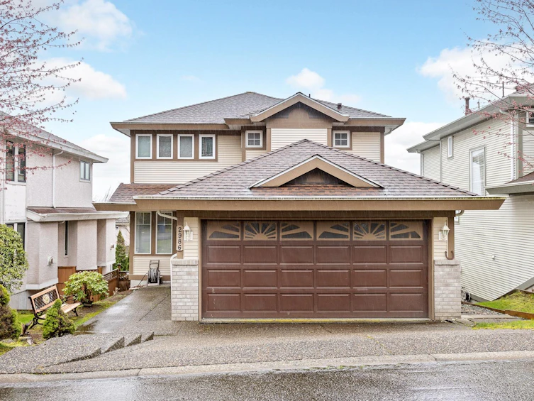 2986 Pinetree Close, Coquitlam, BC, V3E 2Z5 - 2