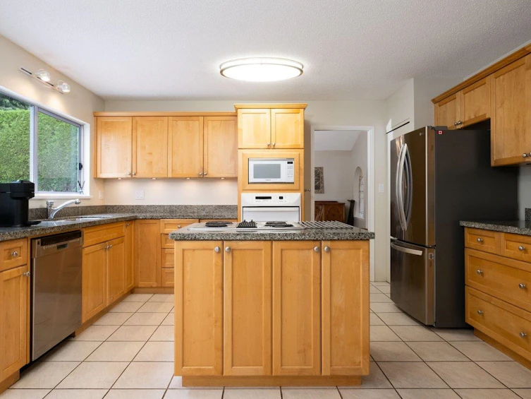 375 Fairway Drive, North Vancouver, BC, V7G 1L4 - 12