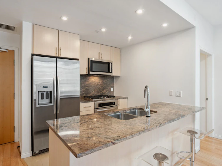 807-1211 Melville Street, Vancouver, BC, V6E 0A7 - 2