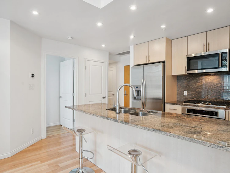 807-1211 Melville Street, Vancouver, BC, V6E 0A7 - 3