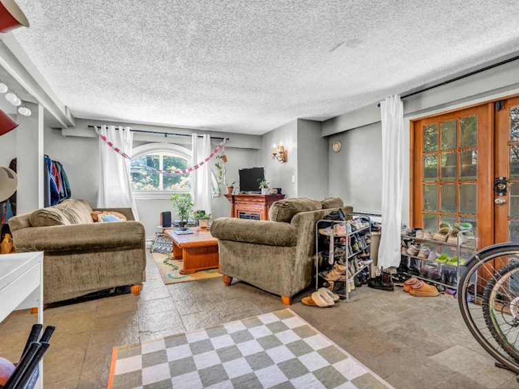 2575 W 3rd Avenue, Vancouver, BC, V6K 1M2 - 6
