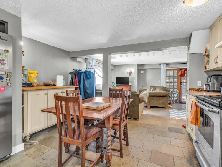 2575 W 3rd Avenue, Vancouver, BC, V6K 1M2 - 16
