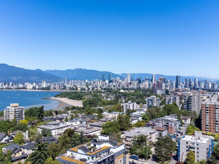 2575 W 3rd Avenue, Vancouver, BC, V6K 1M2 - 2
