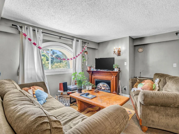 2575 W 3rd Avenue, Vancouver, BC, V6K 1M2 - 14