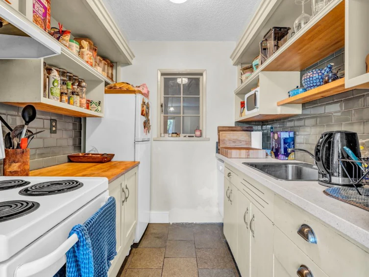 2575 W 3rd Avenue, Vancouver, BC, V6K 1M2 - 23