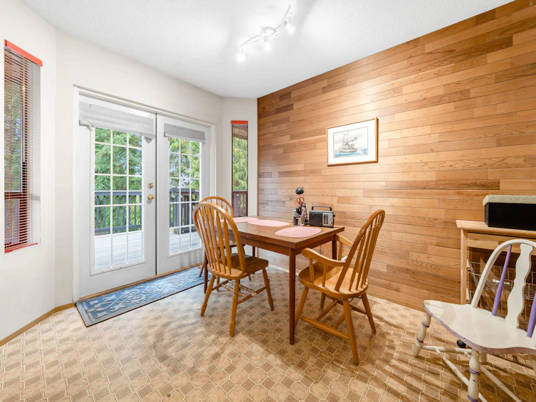 9762 149 Street, Surrey, BC, V3R 8C6 - 8