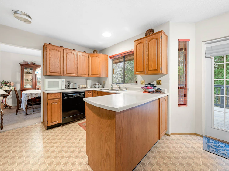 9762 149 Street, Surrey, BC, V3R 8C6 - 10