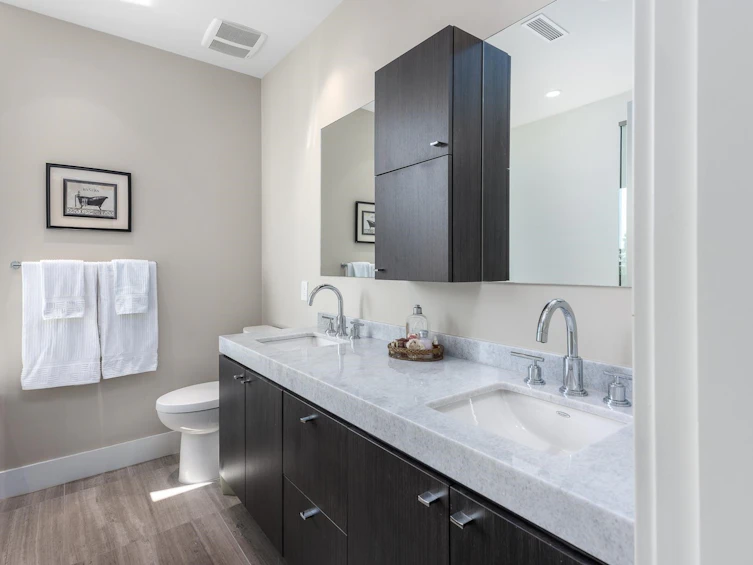501-918 Keith Road, West Vancouver, BC, V7T 1M3 - 14