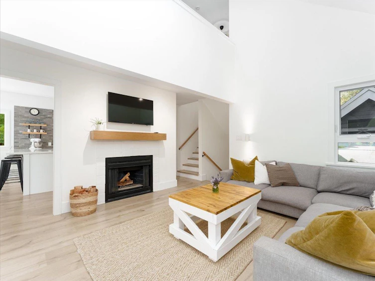 6810 Hycroft Road, West Vancouver, BC, V7W 2K8 - 6